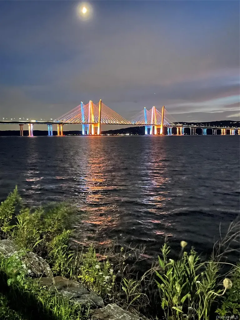 16 Rivers Edge Drive Tarrytown NY 10591