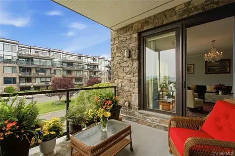 16 Rivers Edge Drive Tarrytown NY 10591