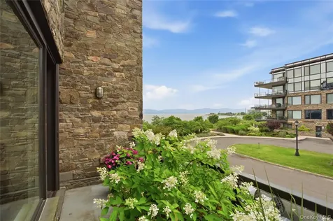 16 Rivers Edge Drive Tarrytown NY 10591