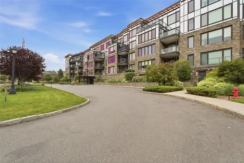 16 Rivers Edge Drive Tarrytown NY 10591