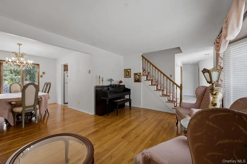 10 Arcadia Drive Dix Hills NY 11746
