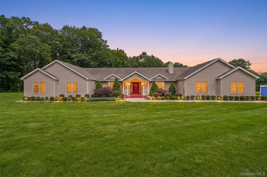 84 Pin Oak Drive New Windsor NY 12553