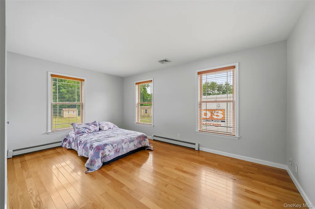 84 Pin Oak Drive New Windsor NY 12553