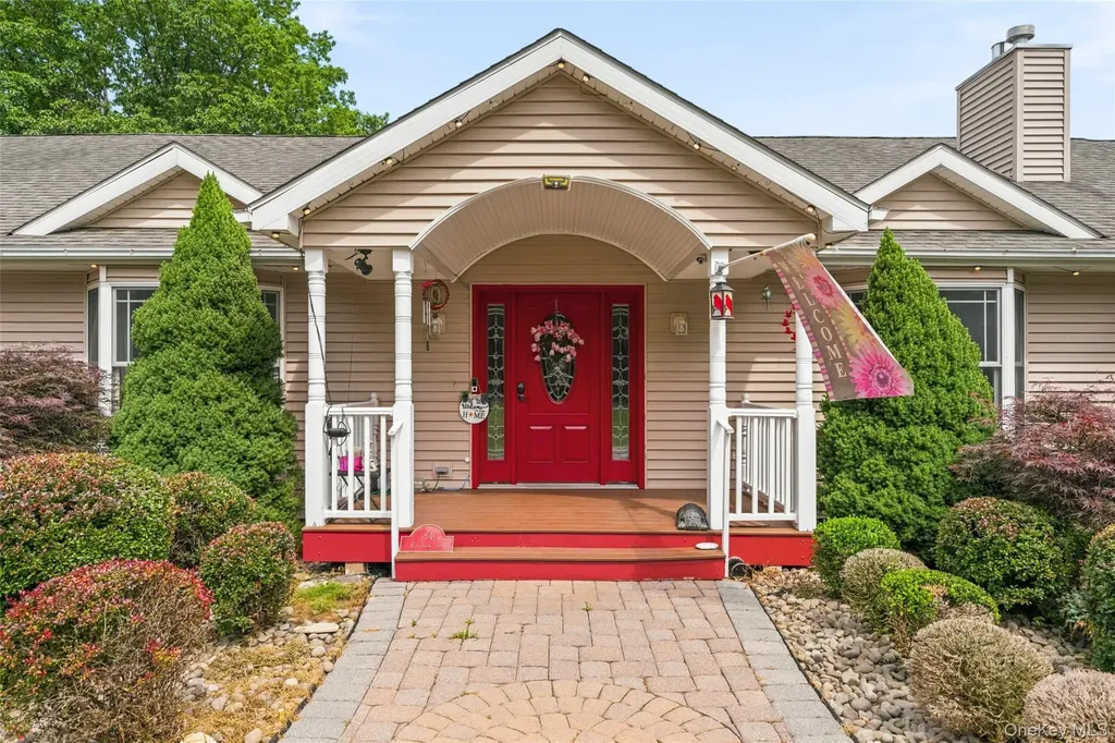 84 Pin Oak Drive New Windsor NY 12553