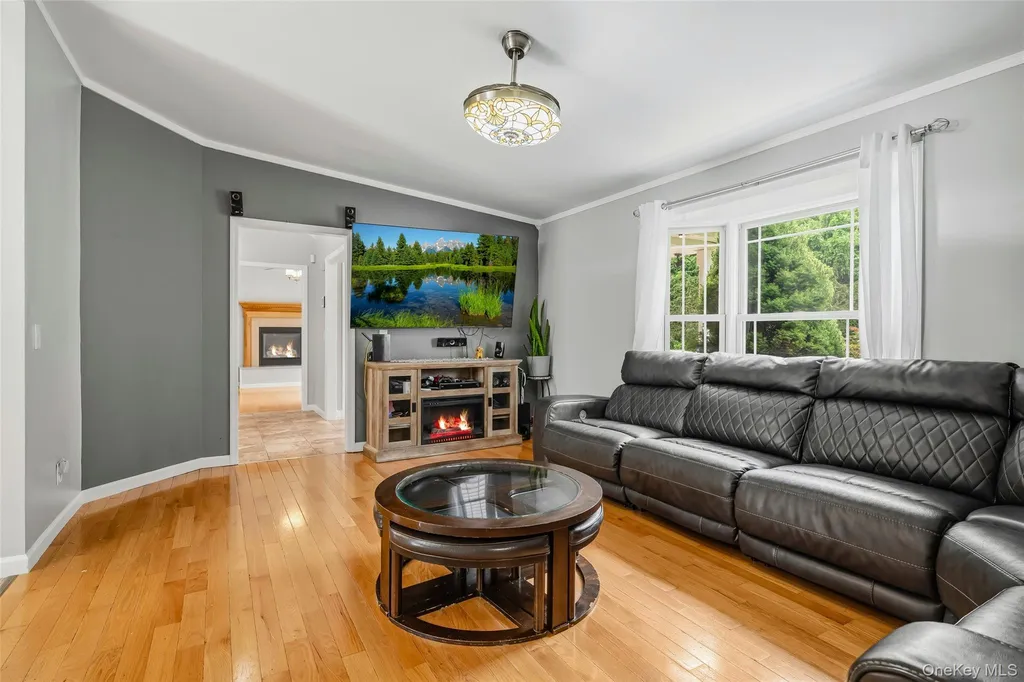 84 Pin Oak Drive New Windsor NY 12553
