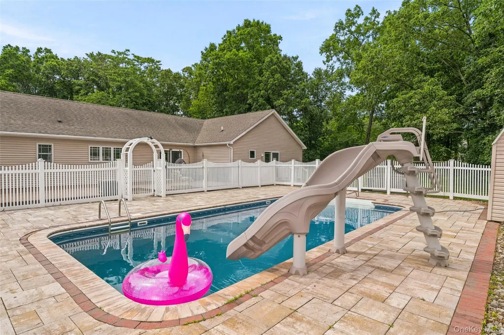 84 Pin Oak Drive New Windsor NY 12553
