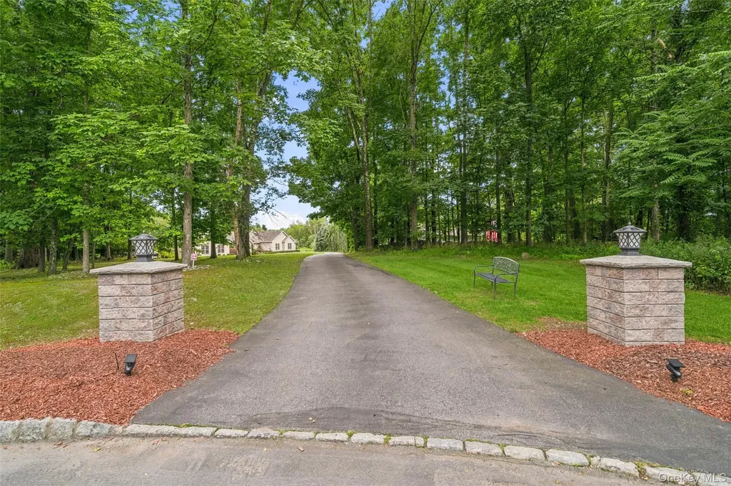 84 Pin Oak Drive New Windsor NY 12553