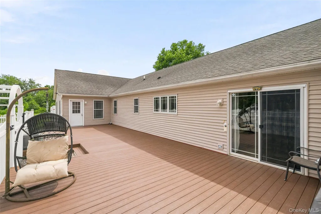 84 Pin Oak Drive New Windsor NY 12553
