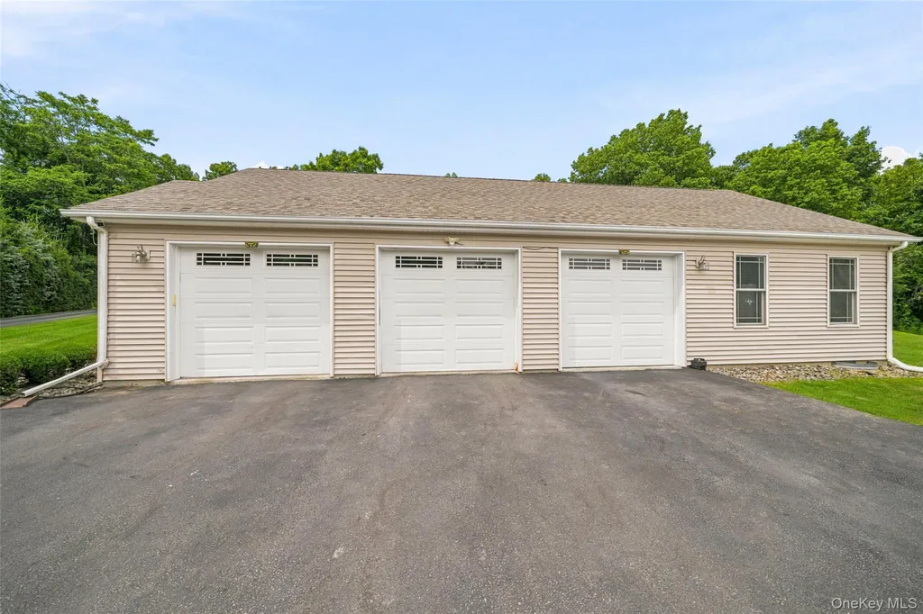 84 Pin Oak Drive New Windsor NY 12553