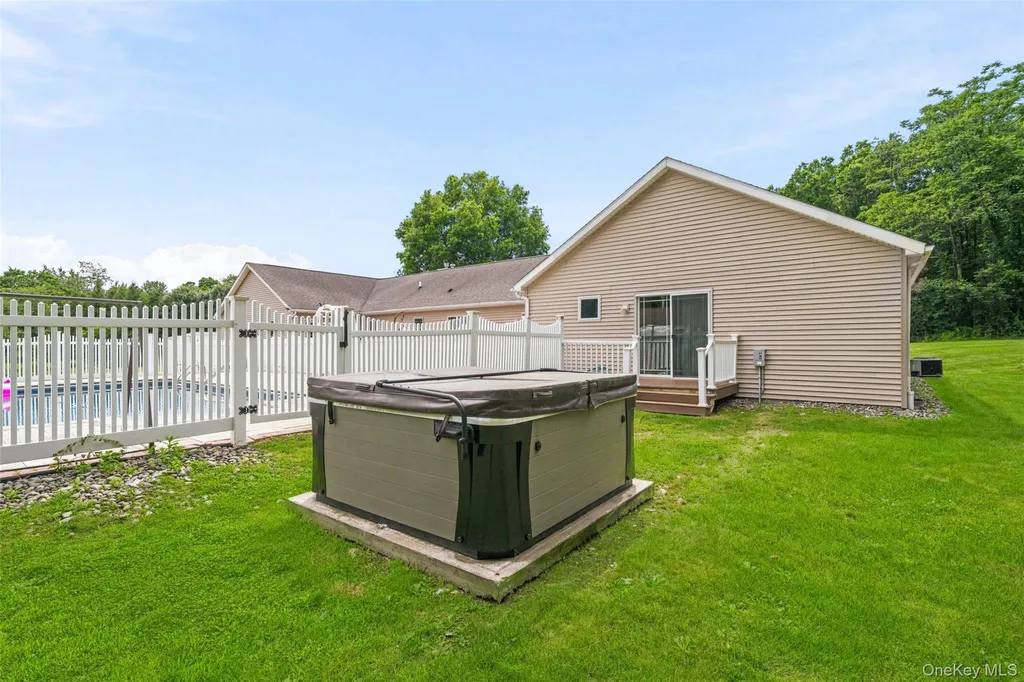 84 Pin Oak Drive New Windsor NY 12553