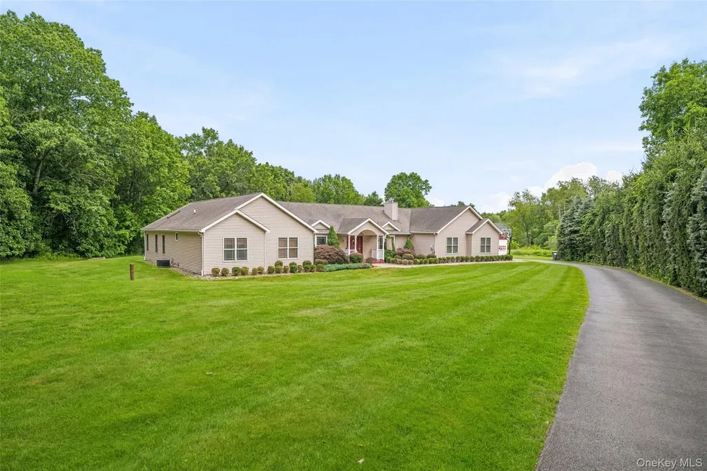 84 Pin Oak Drive New Windsor NY 12553