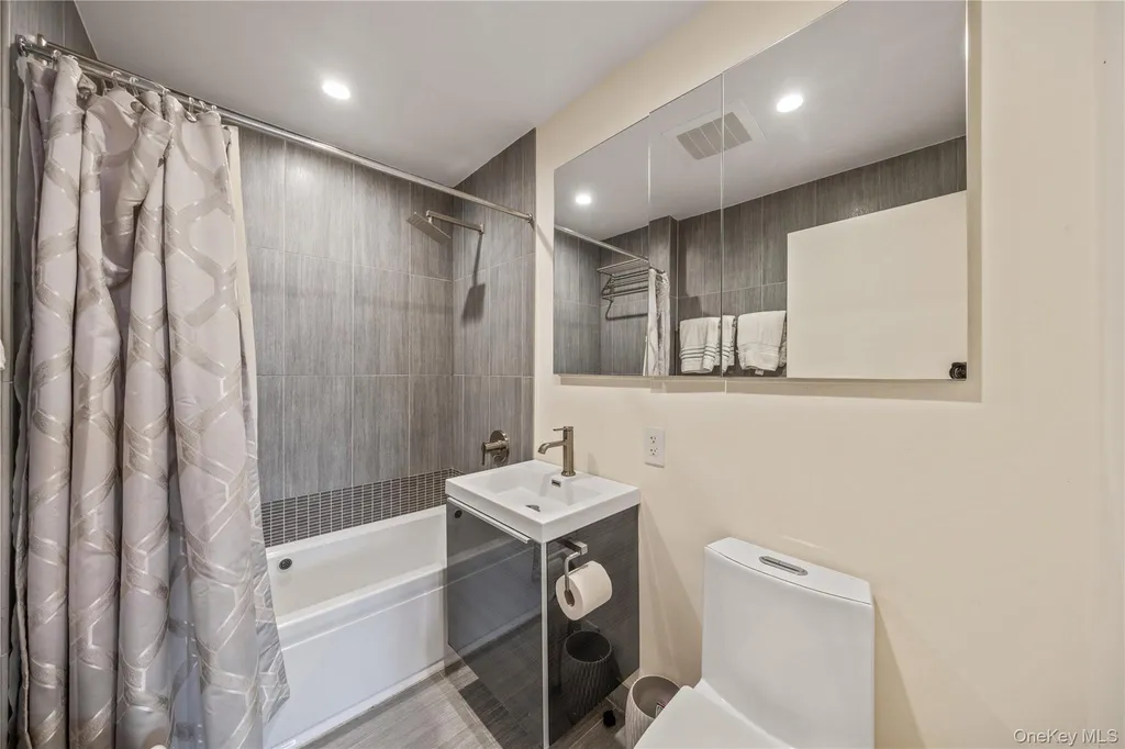 5-49 Borden Avenue Long Island City NY 11101