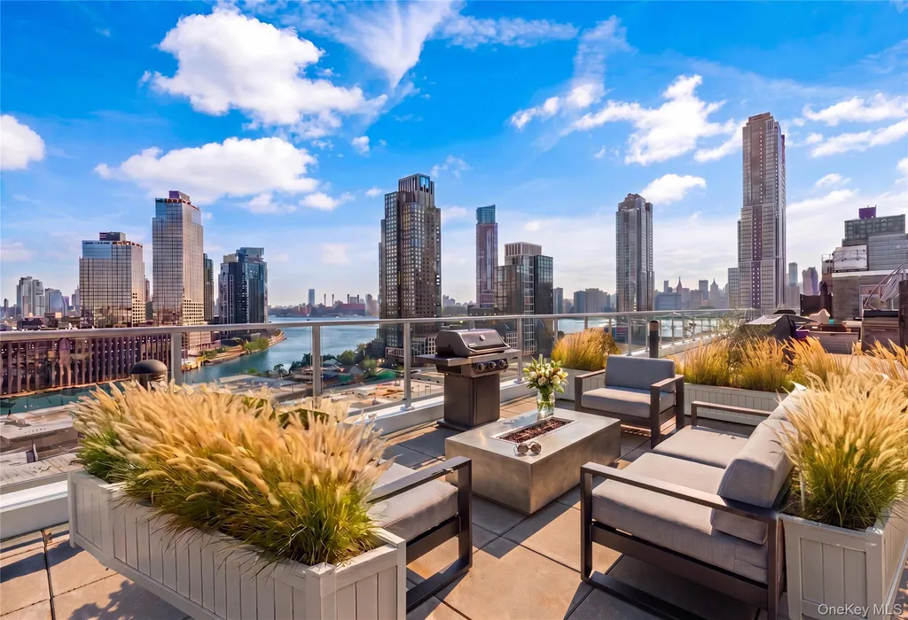5-49 Borden Avenue Long Island City NY 11101