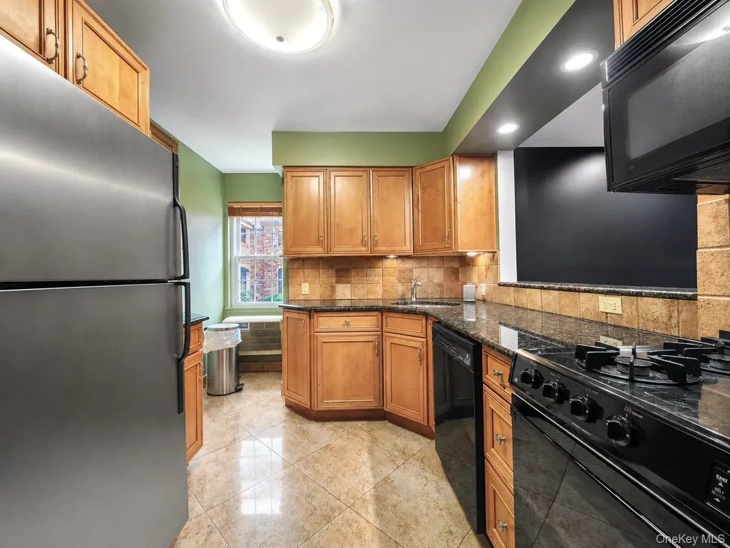 13-15 Estates Lane Bayside NY 11360