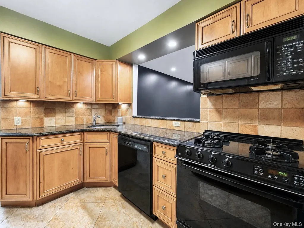 13-15 Estates Lane Bayside NY 11360