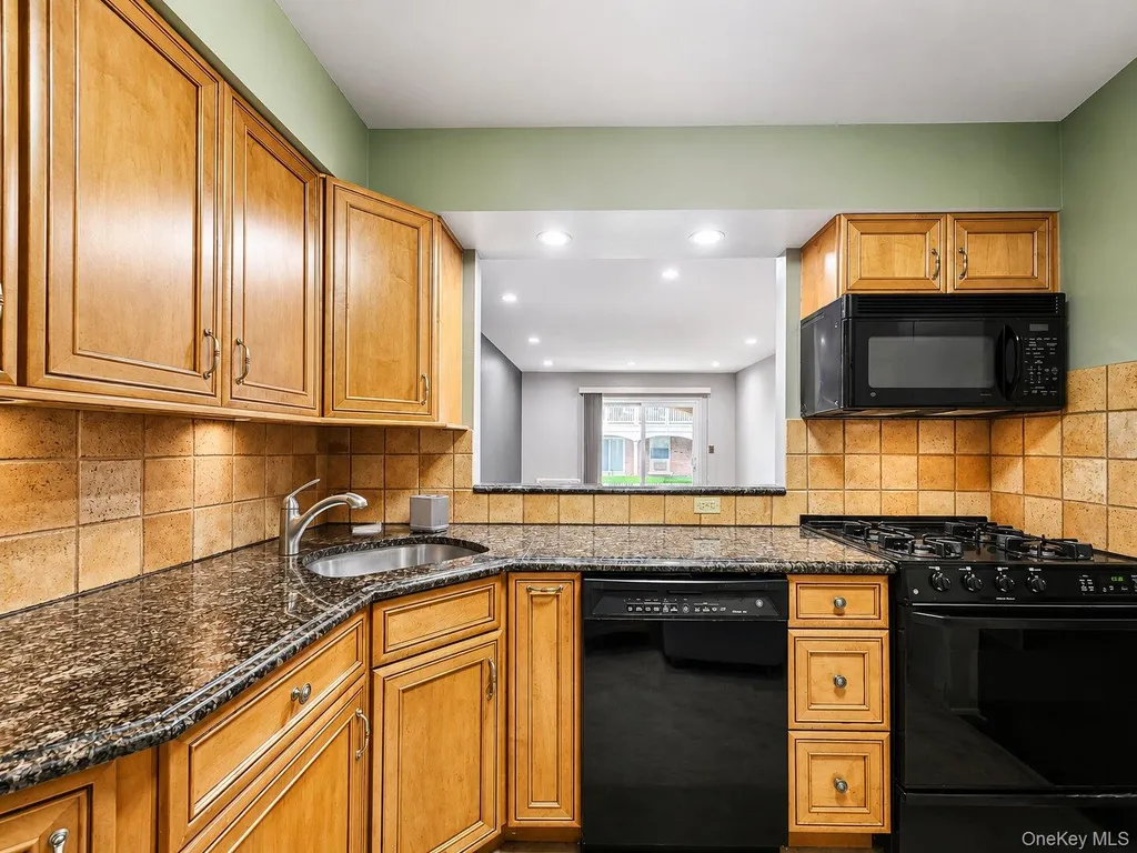 13-15 Estates Lane Bayside NY 11360