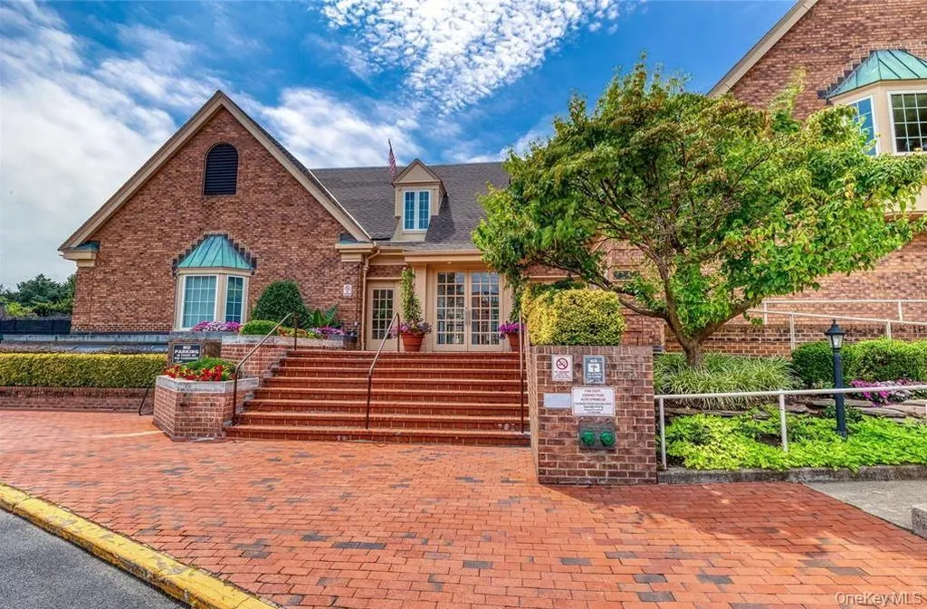 13-15 Estates Lane Bayside NY 11360