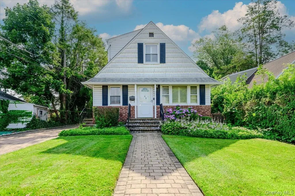 46 Schumacher Drive New Hyde Park NY 11040
