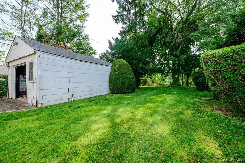 46 Schumacher Drive New Hyde Park NY 11040