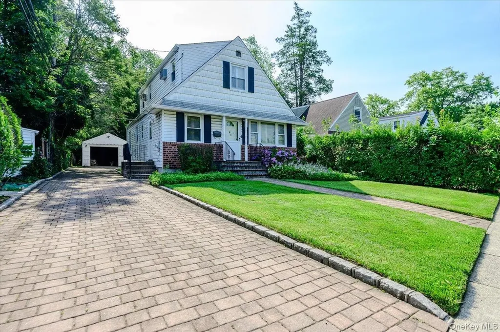 46 Schumacher Drive New Hyde Park NY 11040