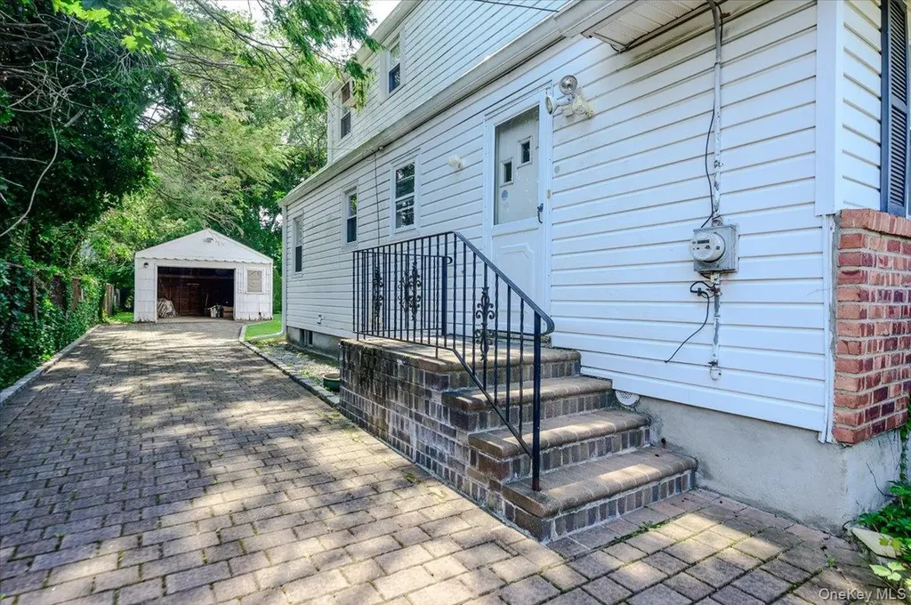 46 Schumacher Drive New Hyde Park NY 11040