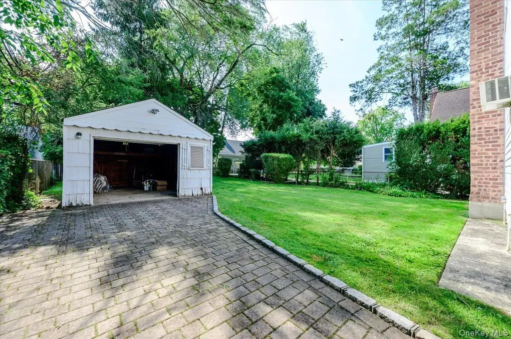 46 Schumacher Drive New Hyde Park NY 11040