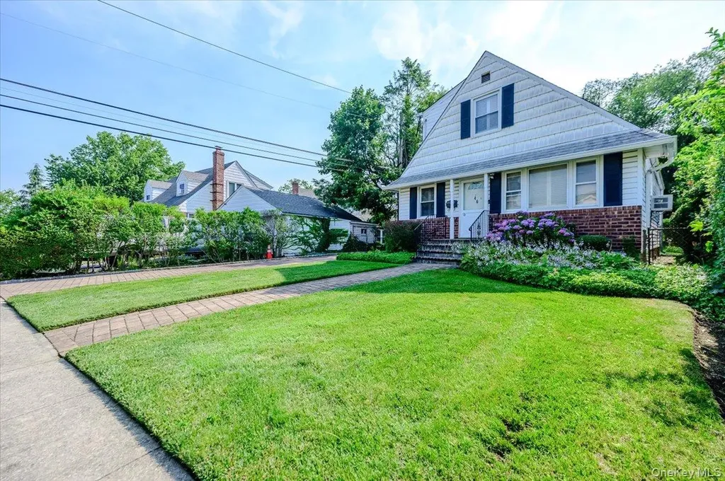46 Schumacher Drive New Hyde Park NY 11040
