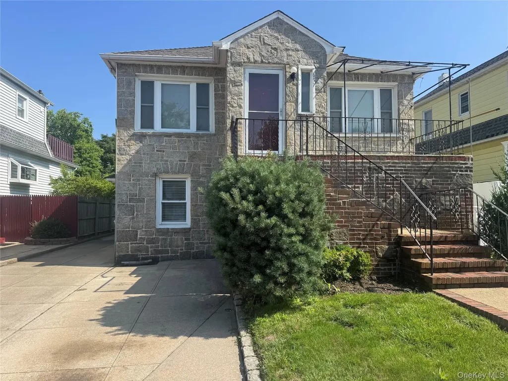 657 E Penn Street Long Beach NY 11561
