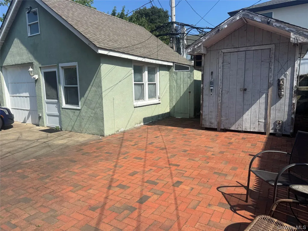 657 E Penn Street Long Beach NY 11561