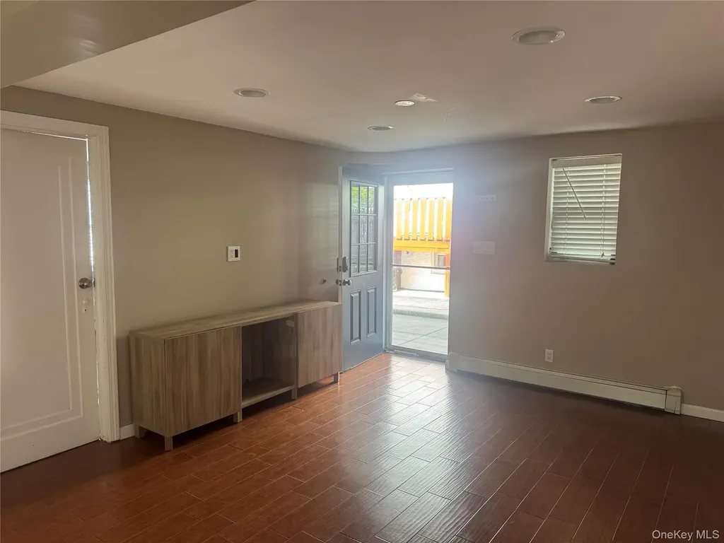 657 E Penn Street Long Beach NY 11561