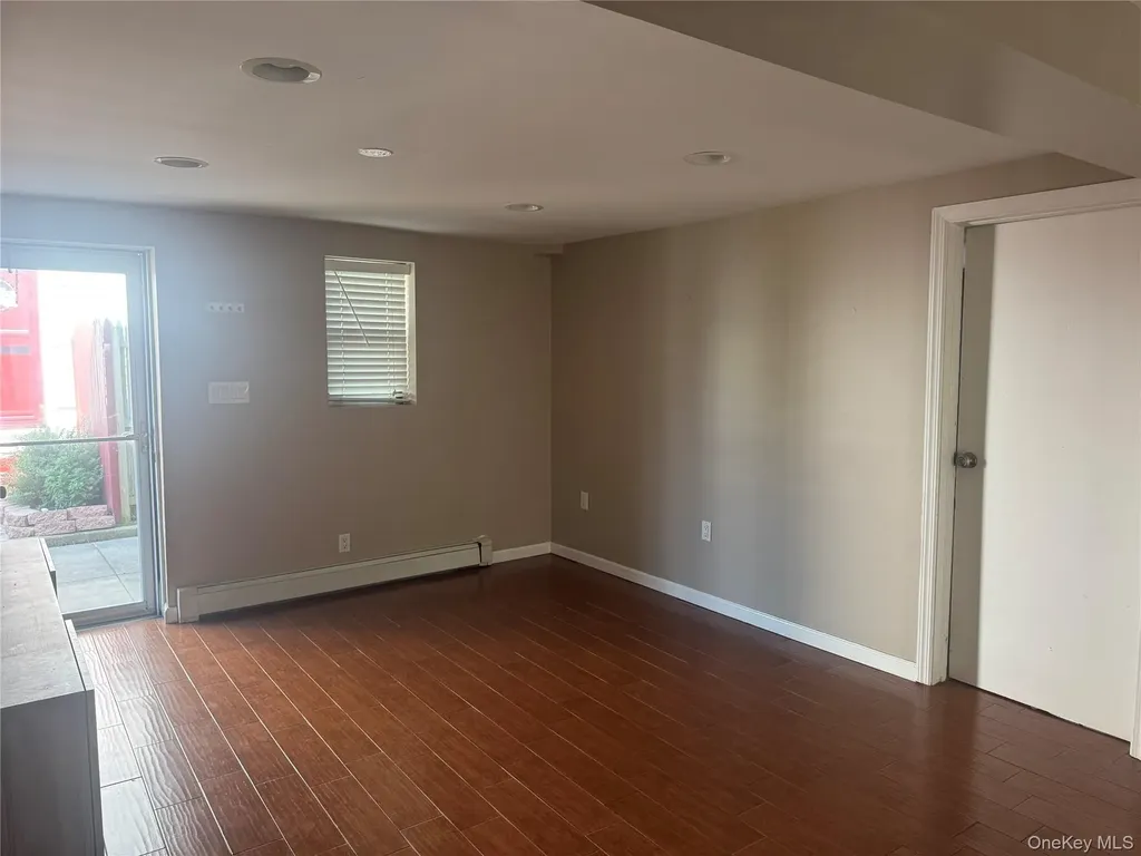 657 E Penn Street Long Beach NY 11561
