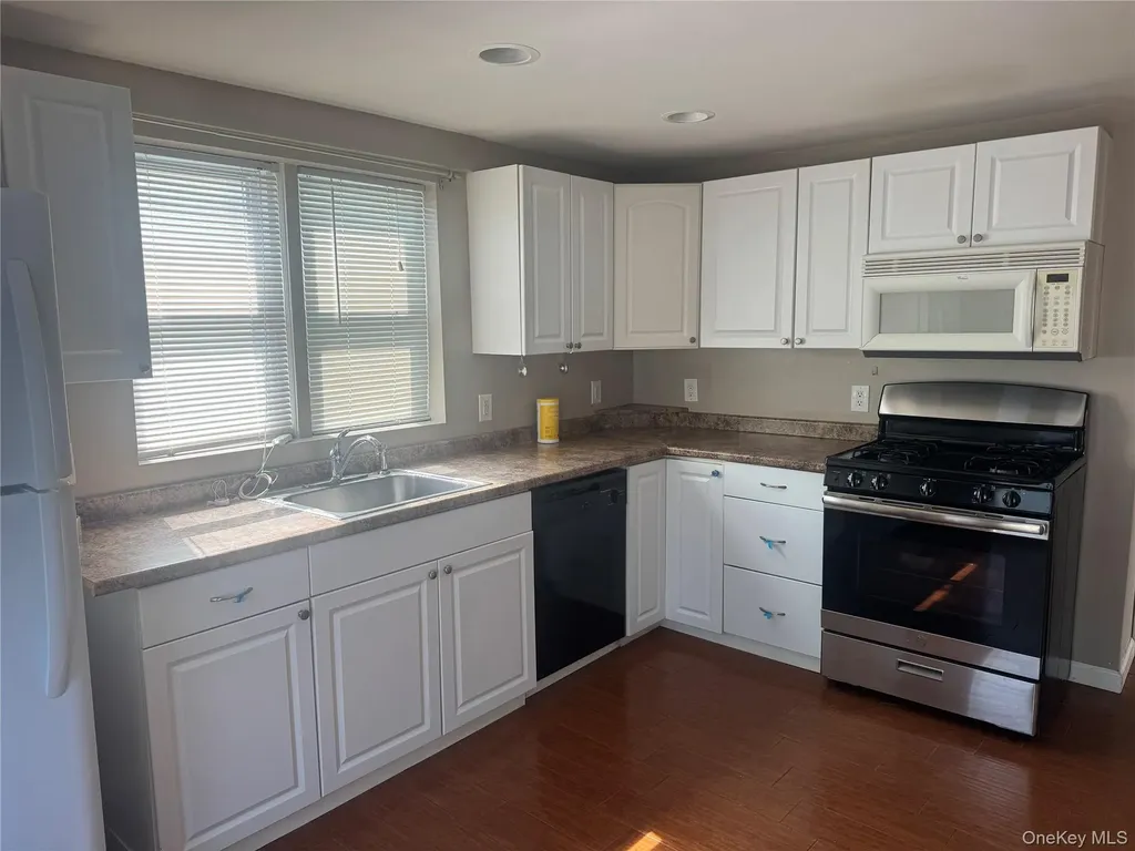 657 E Penn Street Long Beach NY 11561