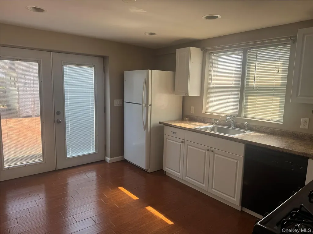 657 E Penn Street Long Beach NY 11561