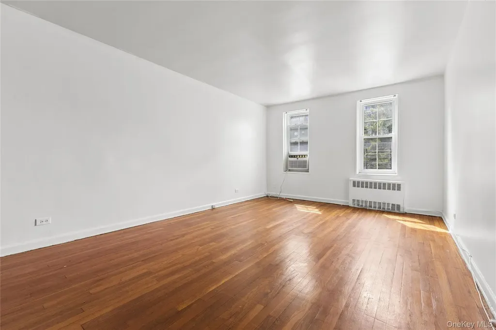 140-18 Burden Crescent Briarwood NY 11435
