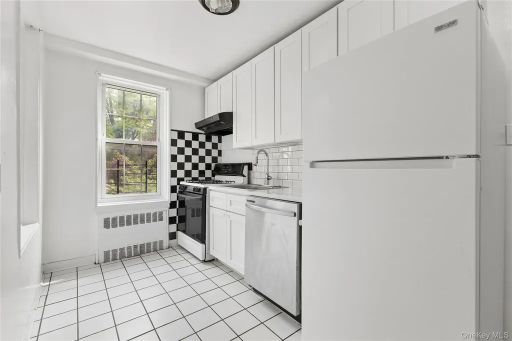 140-18 Burden Crescent Briarwood NY 11435