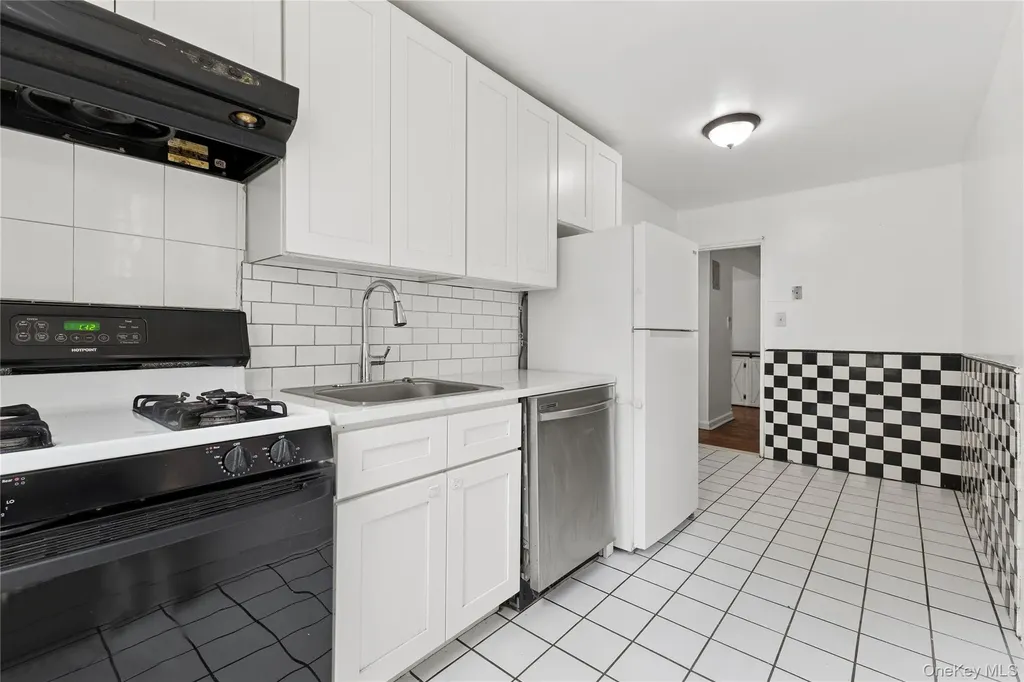 140-18 Burden Crescent Briarwood NY 11435