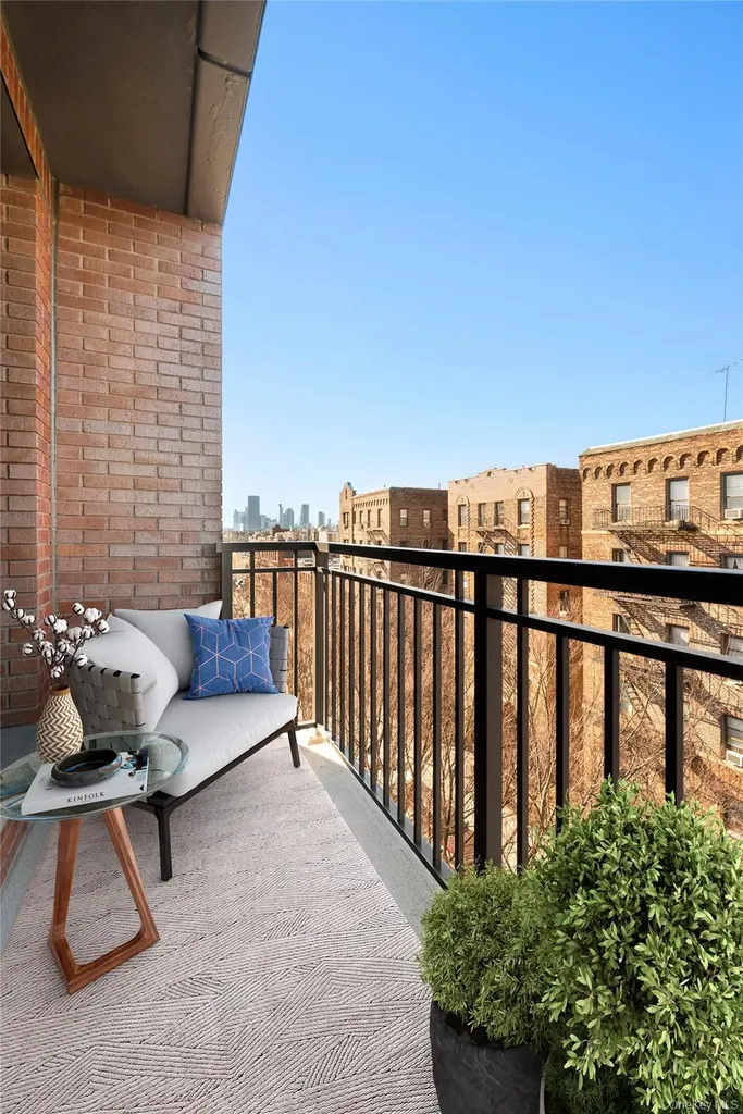 2815 35th Street Astoria NY 11103