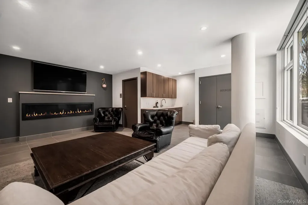 2815 35th Street Astoria NY 11103