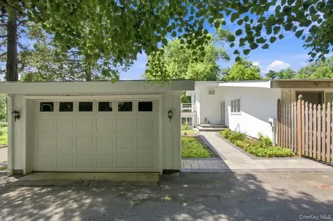 54 Holbrook Road Briarcliff Manor NY 10510