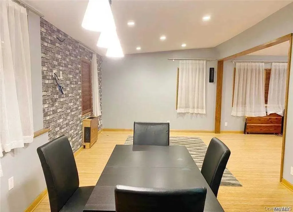 59 Oak Street Floral Park NY 11001
