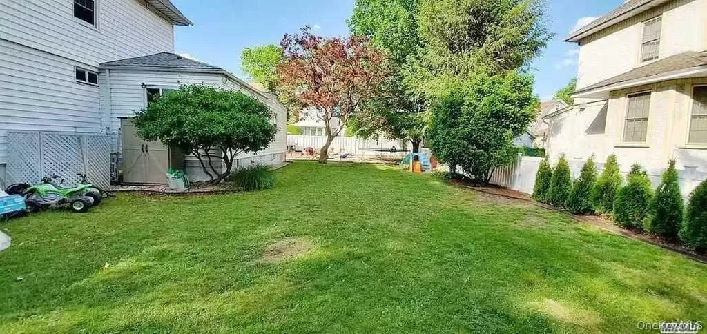59 Oak Street Floral Park NY 11001
