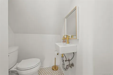 46 Meadow Lane New Rochelle NY 10805