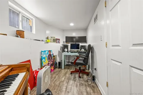 46 Meadow Lane New Rochelle NY 10805