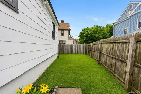 46 Meadow Lane New Rochelle NY 10805