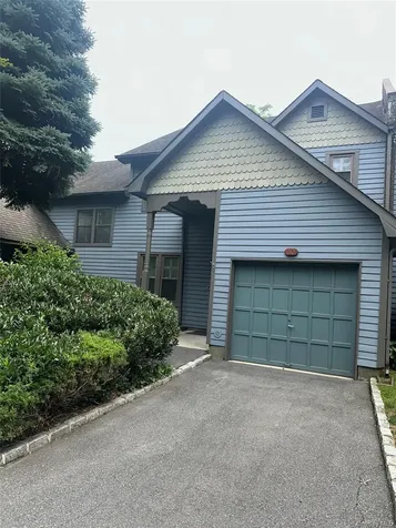 10 Adams Court Oyster Bay NY 11771