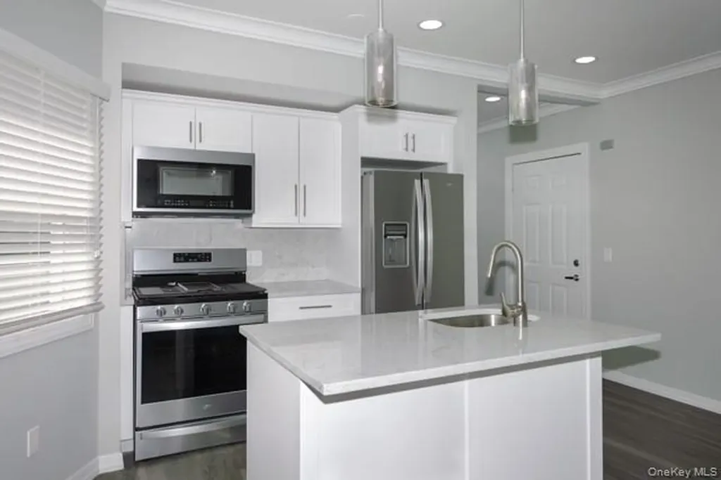 689 Conklin Street Farmingdale NY 11735