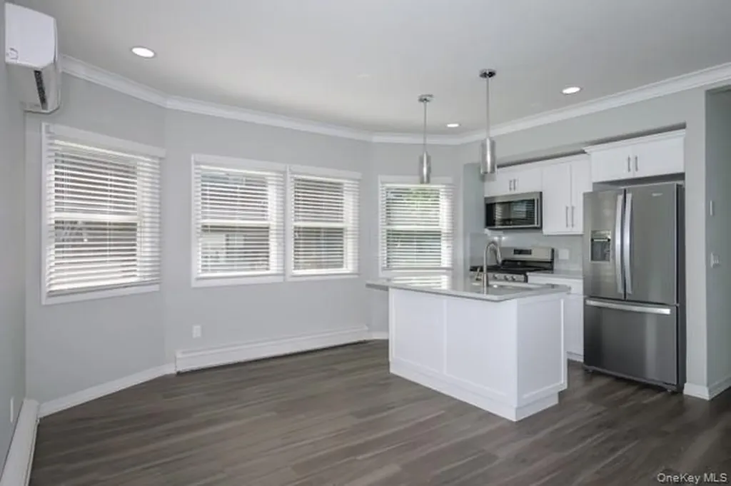 689 Conklin Street Farmingdale NY 11735