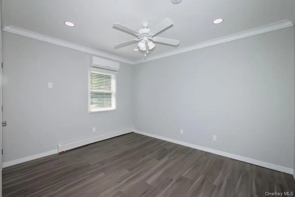 689 Conklin Street Farmingdale NY 11735