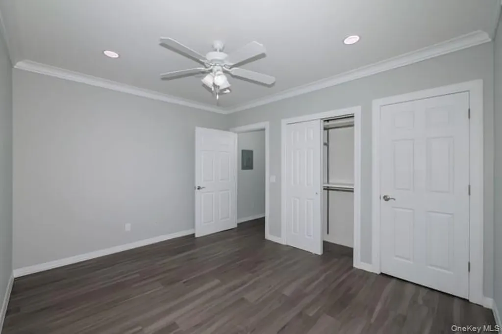 689 Conklin Street Farmingdale NY 11735