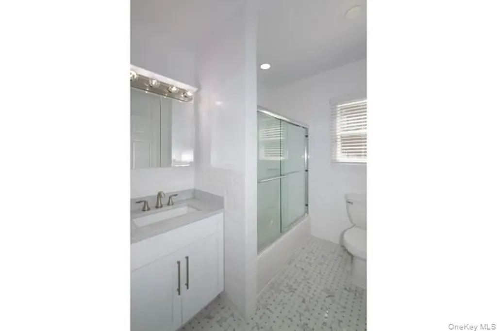 689 Conklin Street Farmingdale NY 11735